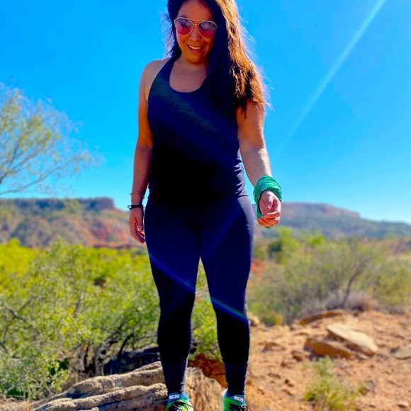 Meet your Posher, Valerie Dezarae - Picture 12 of 16